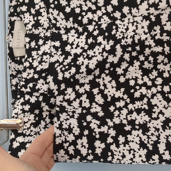 Talbots ankle pants black with white floral pattern - Picture 3 of 8